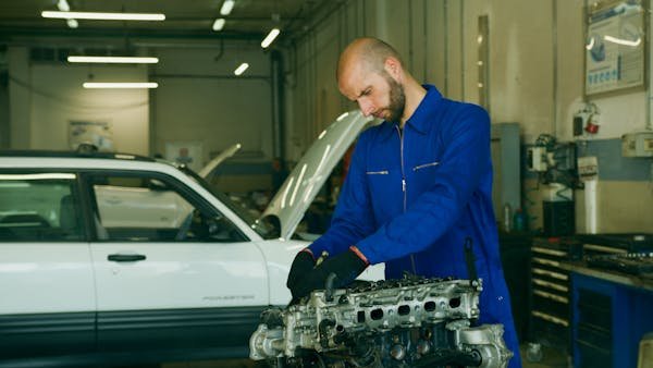 Révision auto : conseils pour entretenir votre véhicule efficacement